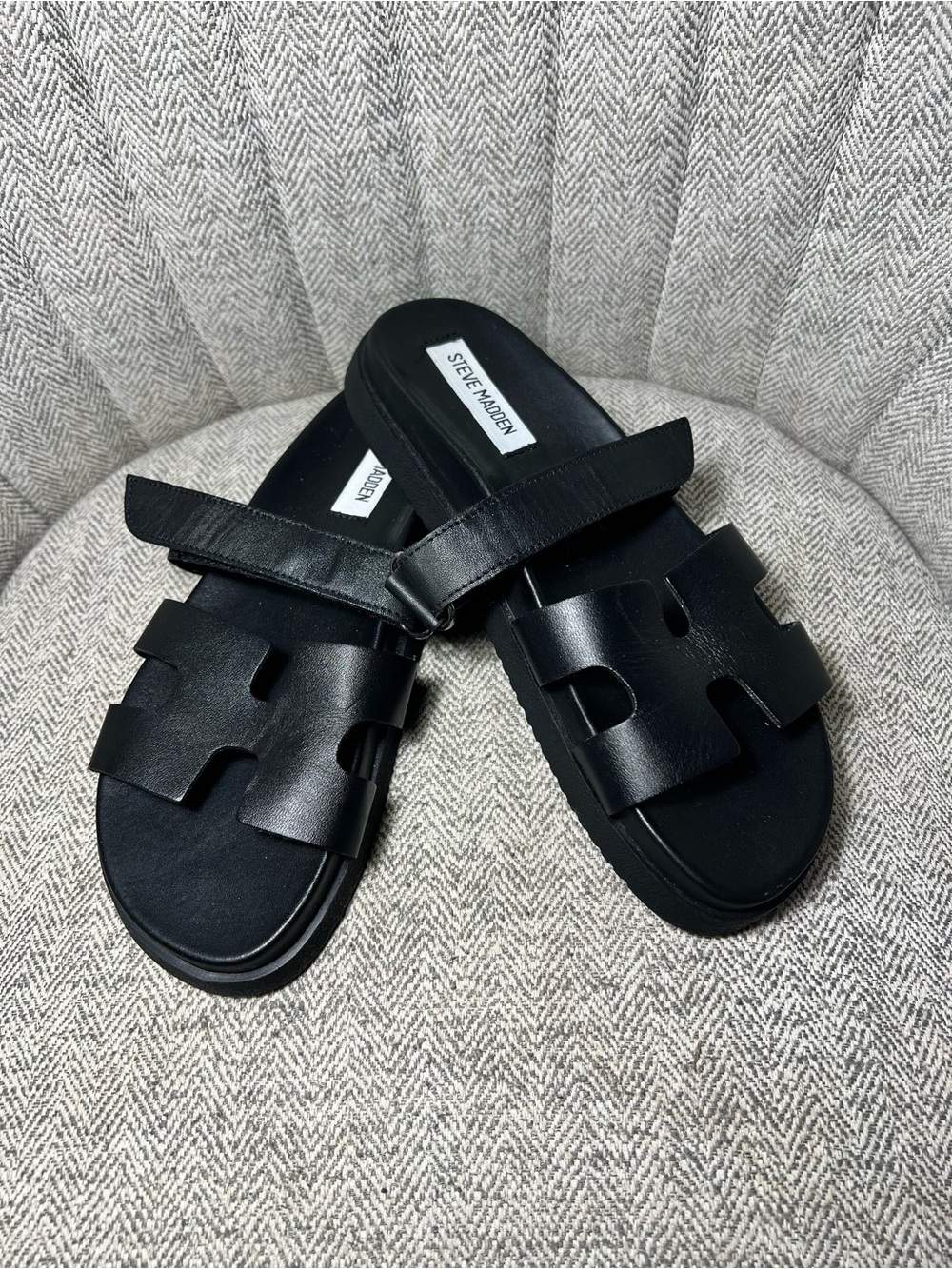 Steve Madden Women's Mayven black leather slide sandals size 7.5